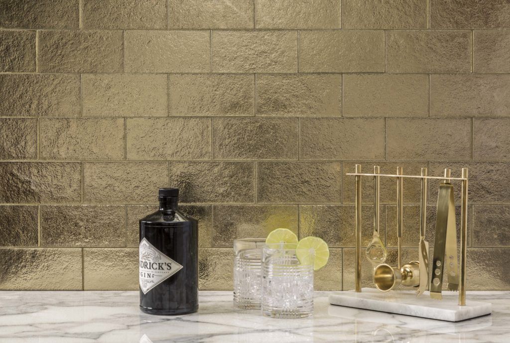 A bar that glitters in the matching Gold Silk subway tile.